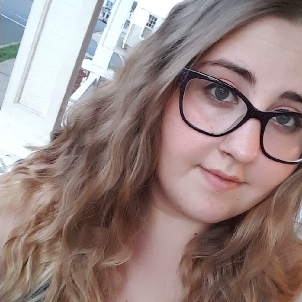 Meet your Posher, Emily